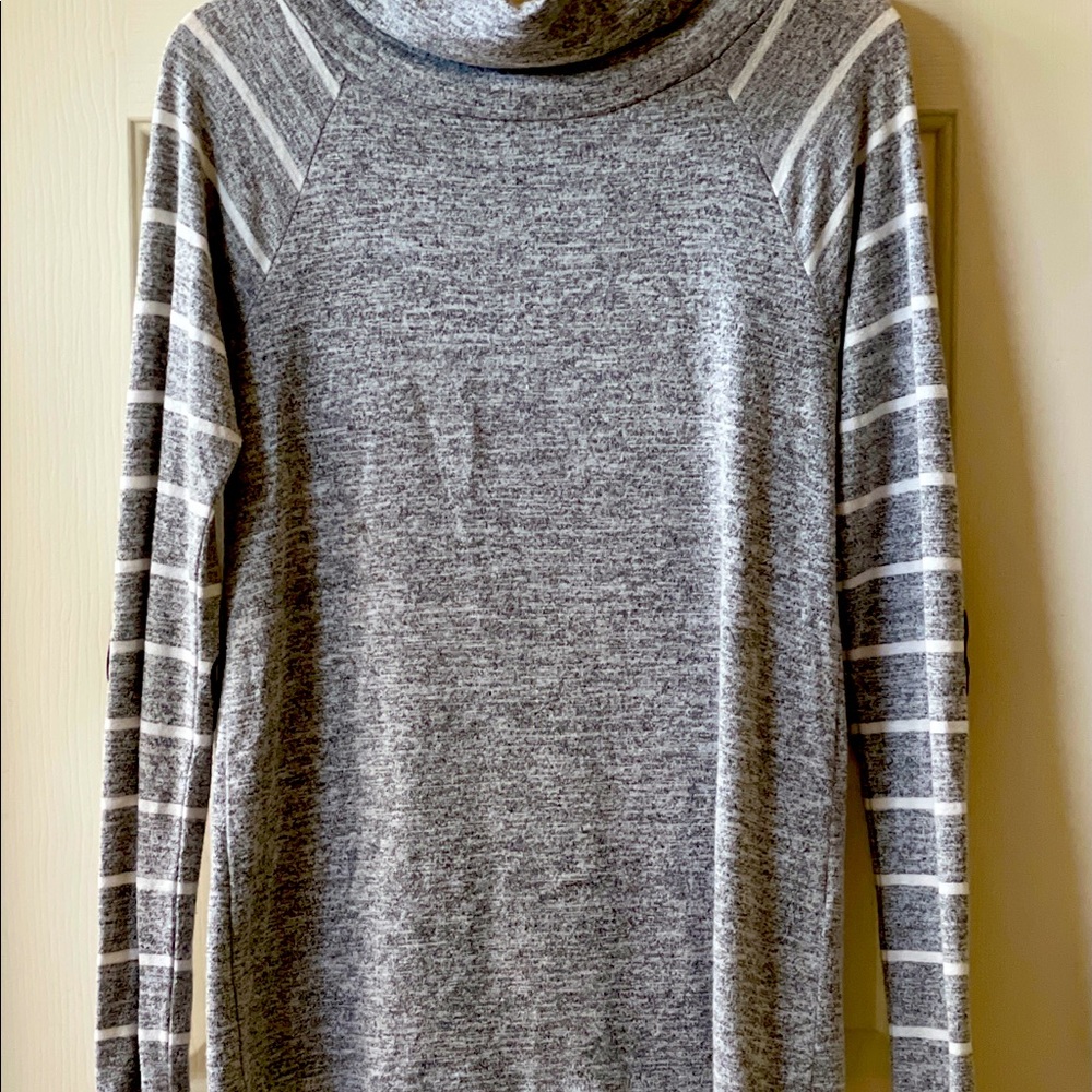 Gray long sleeve-mock turtle neck.